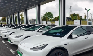 特斯拉国内规模最大高速服务区超级充电站项目上线