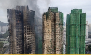 香港大埔火灾24小时：大火何以连烧7栋楼？